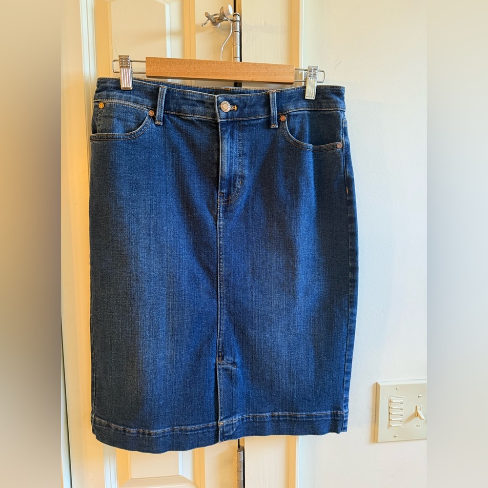 Talbots Stretch Denim Skirt Size 8 Petite 💙💙💙 - Picture 2 of 5